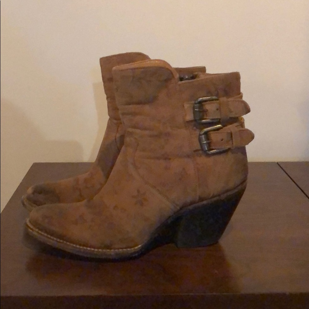 Women's Floral Embossed Western Ankle Boots - Taupe - Picture 9 of 10